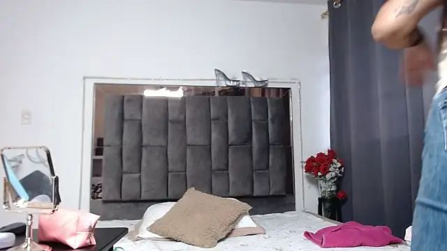 Salmma Milf online show from March 17, 2026, 11:35 am