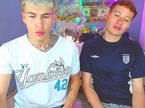 Snapshot of Latin_boysxxxx chatting on October 31, 2025, 10:22 pm Latin boysxxxx online show from October 31, 2025, 10:22 pm