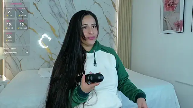 Snapshot of zoe_longhair chatting on May 4, 2026, 8:16 pm zoe longhair online show from May 4, 2026, 8:16 pm