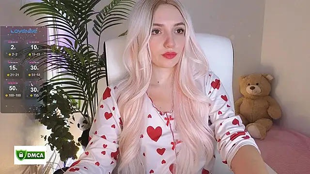 cute cake online show from December 1, 2025, 9:58 am