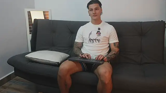 Snapshot of Dominick_walker chatting on October 31, 2025, 11:39 pm Dominick walker online show from October 31, 2025, 11:39 pm