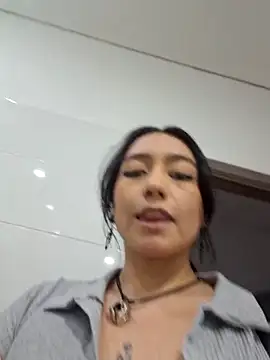 Snapshot of EvelynCrow_ chatting on October 16, 2025, 10:44 pm EvelynCrow  online show from October 16, 2025, 10:44 pm