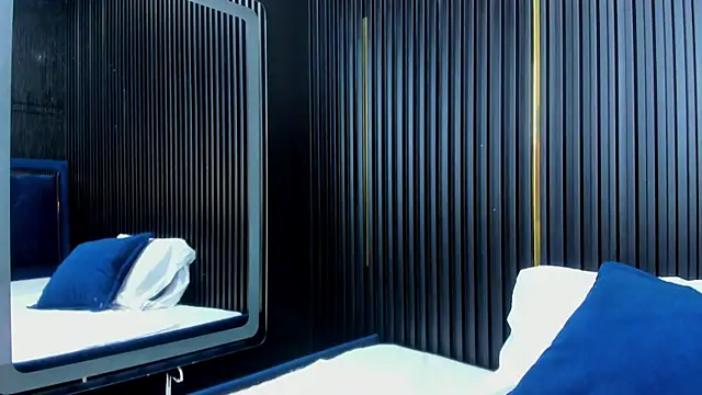 JuliethCruz  online show from November 13, 2025, 5:01 pm