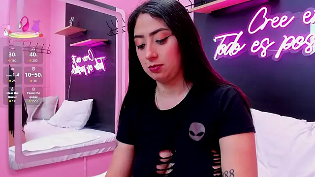 JuliethCruz  online show from January 9, 2026, 8:10 pm