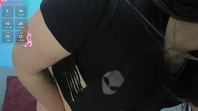 JuliethCruz  online show from March 31, 2026, 6:52 pm