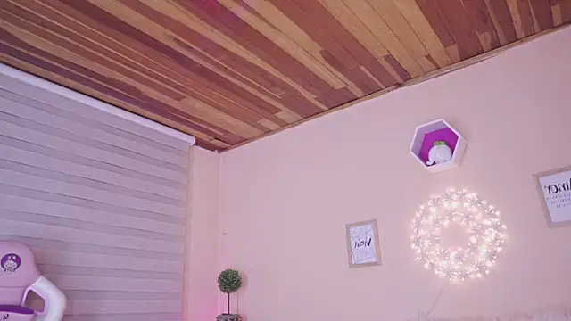 Meggie  online show from January 7, 2026, 11:18 pm