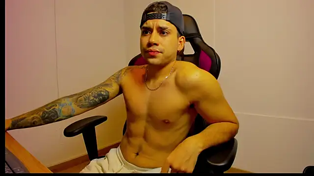 Mike montoya01 online show from December 4, 2025, 10:18 pm