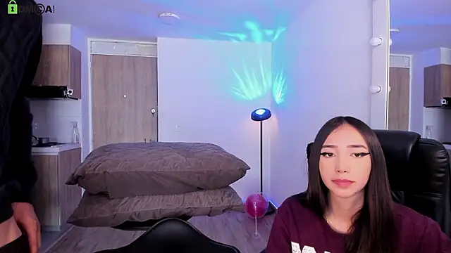 Mikeyvioleta  online show from March 2, 2026, 1:40 pm