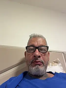 Snapshot of roygomez chatting on October 28, 2025, 8:00 pm roygomez online show from October 28, 2025, 8:00 pm