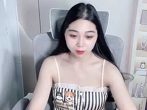 Snapshot of Lilybelle-e chatting on October 21, 2025, 1:23 pm Lilybelle-e online show from October 21, 2025, 1:23 pm