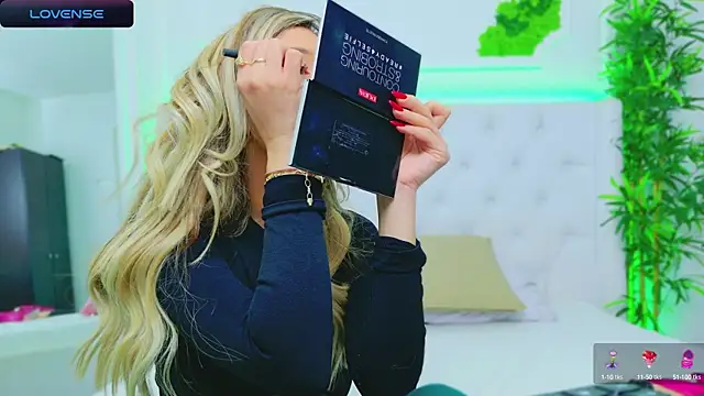 Snapshot of AriannaSins chatting on December 23, 2024, 1:35 pm AriannaSins online show from December 23, 2024, 1:35 pm