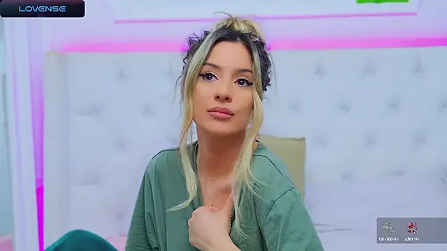 Snapshot of AriannaSins chatting on December 23, 2024, 7:41 pm AriannaSins online show from December 23, 2024, 7:41 pm