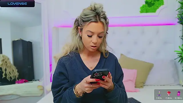 Snapshot of AriannaSins chatting on January 4, 2025, 1:10 pm AriannaSins online show from January 4, 2025, 1:10 pm