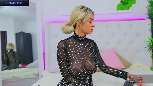 Snapshot of AriannaSins chatting on January 4, 2025, 4:43 pm AriannaSins online show from January 4, 2025, 4:43 pm