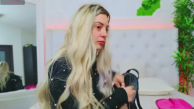 Snapshot of AriannaSins chatting on January 24, 2025, 1:25 pm AriannaSins online show from January 24, 2025, 1:25 pm