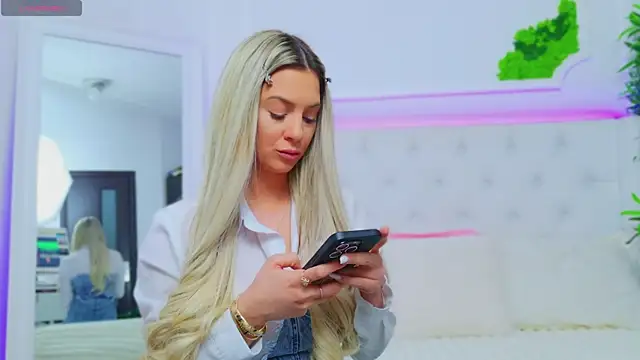 Snapshot of AriannaSins chatting on January 27, 2025, 12:58 pm AriannaSins online show from January 27, 2025, 12:58 pm