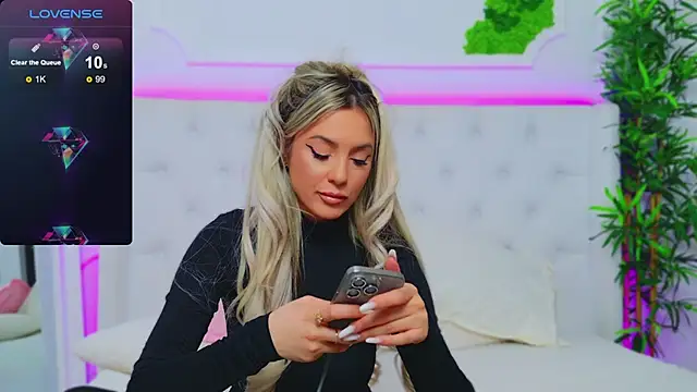 Snapshot of AriannaSins chatting on February 5, 2025, 7:42 pm AriannaSins online show from February 5, 2025, 7:42 pm