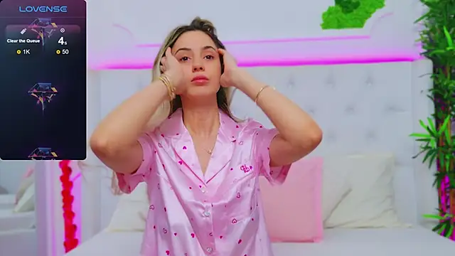 Snapshot of AriannaSins chatting on February 12, 2025, 1:27 pm AriannaSins online show from February 12, 2025, 1:27 pm