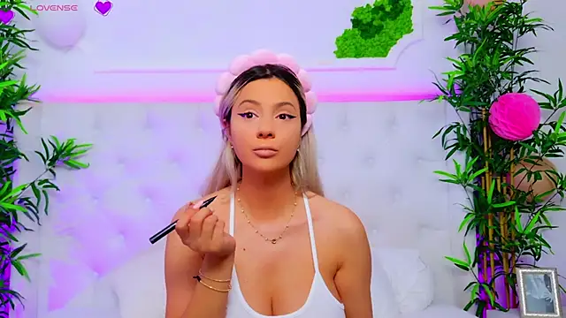 Snapshot of AriannaSins chatting on September 24, 2025, 12:30 pm AriannaSins online show from September 24, 2025, 12:30 pm