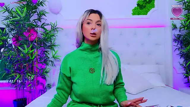 Snapshot of AriannaSins chatting on September 30, 2025, 12:21 pm AriannaSins online show from September 30, 2025, 12:21 pm