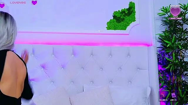 Snapshot of AriannaSins chatting on October 16, 2025, 12:39 pm AriannaSins online show from October 16, 2025, 12:39 pm