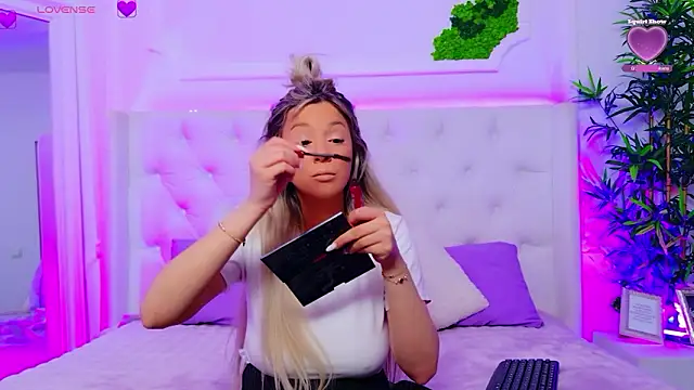 AriannaSins online show from March 13, 2026, 1:29 pm