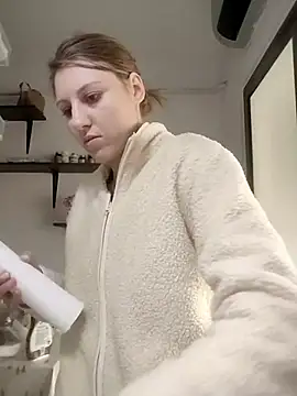 SandyCassie online show from December 22, 2025, 9:06 am