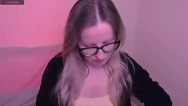 AllaLeomz online show from November 11, 2025, 8:03 am