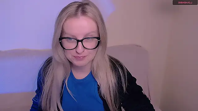 AllaLeomz online show from November 26, 2025, 12:28 pm