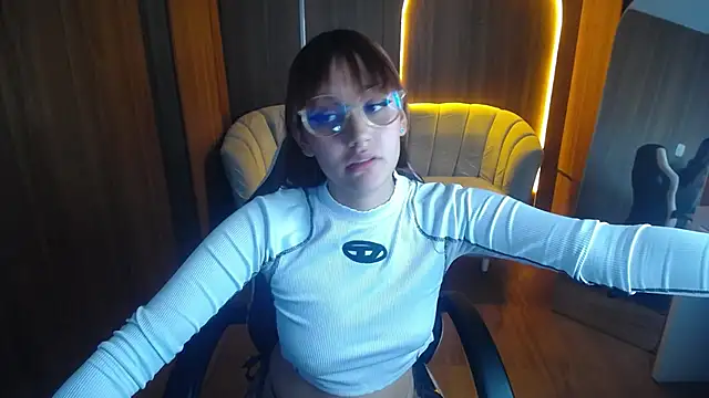 Snapshot of Scarlet_2b_ chatting on October 23, 2025, 8:18 pm Scarlet 2b online show from October 23, 2025, 8:18 pm