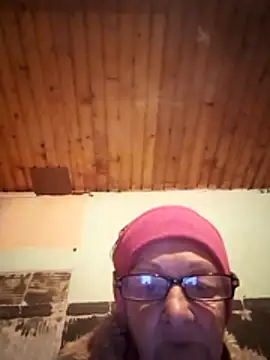 Snapshot of Beatrix999 chatting on October 15, 2025, 4:18 pm Beatrix999 online show from October 15, 2025, 4:18 pm