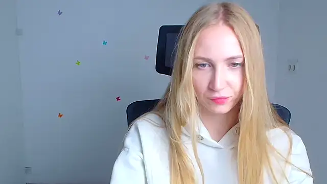 Emma Moonlightt online show from October 26, 2025, 6:25 pm