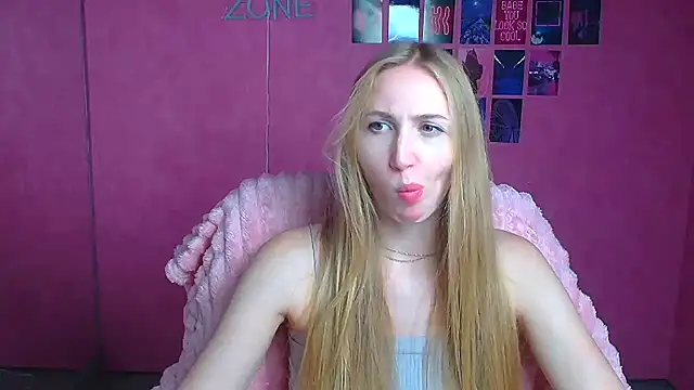 Emma Moonlightt online show from October 28, 2025, 6:32 pm