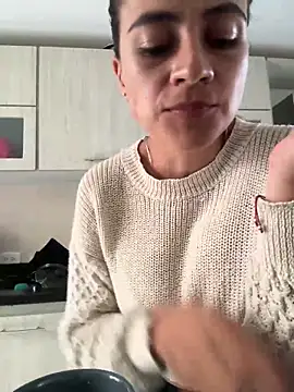 valentina herrrera online show from October 27, 2025, 8:46 pm