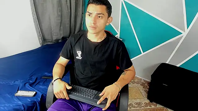 Snapshot of Ruiz2416 chatting on October 24, 2025, 11:50 am Ruiz2416 online show from October 24, 2025, 11:50 am