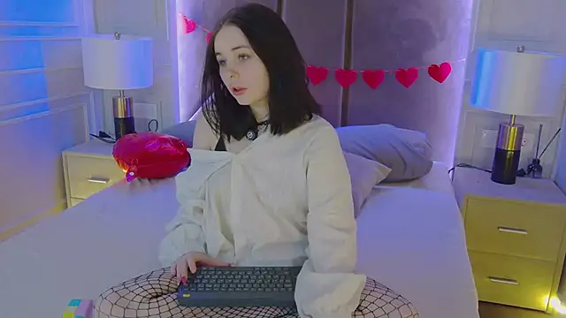 AliceLune online show from February 12, 2026, 12:44 pm