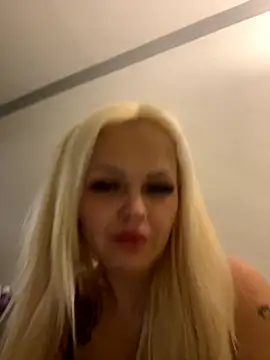 CherryXOX- online show from November 5, 2025, 8:09 pm