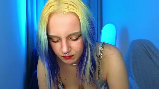 AleksaDivine online show from November 1, 2025, 9:06 pm