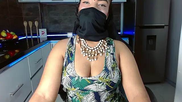 Snapshot of Iniya_Parul chatting on February 9, 2026, 2:43 pm Iniya Parul online show from February 9, 2026, 2:43 pm