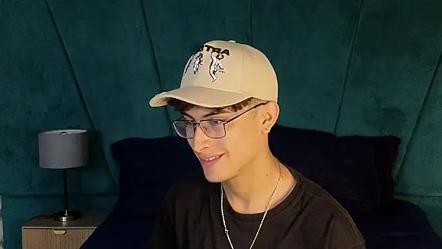 Aaron Eze online show from December 3, 2025, 9:46 pm