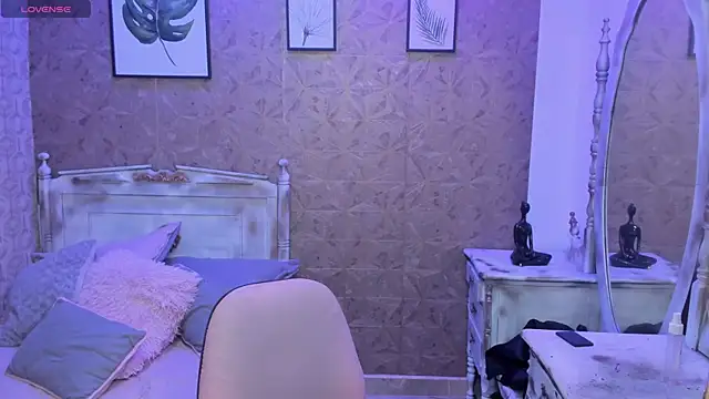 Sara clk online show from April 7, 2026, 7:47 pm