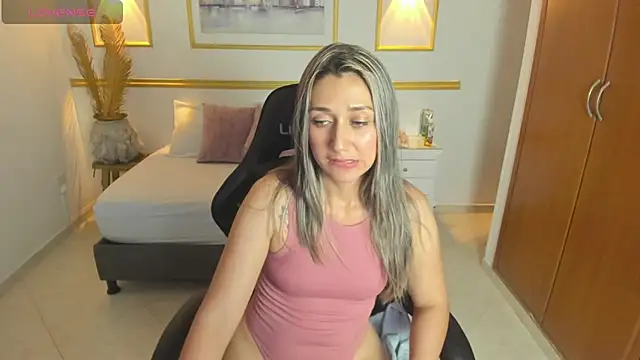 karlyy  online show from November 8, 2025, 7:12 pm