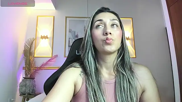 karlyy  online show from December 17, 2025, 7:20 pm