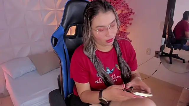 clara luu  online show from February 28, 2026, 7:15 pm