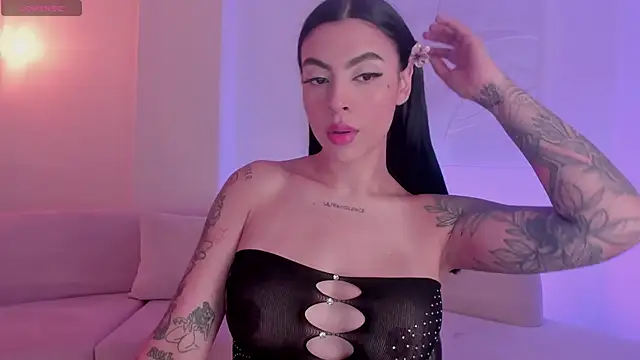 ChristineFord  online show from October 31, 2025, 12:50 pm