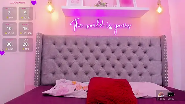 Sophiia 77 online show from November 13, 2025, 10:30 pm