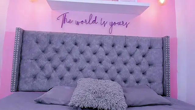 Sophiia 77 online show from February 9, 2026, 10:14 pm