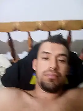 Snapshot of Crisjo29 chatting on February 24, 2026, 2:26 pm Crisjo29 online show from February 24, 2026, 2:26 pm