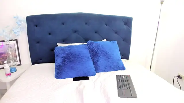 Scarlett Glows1 online show from November 15, 2025, 7:21 pm