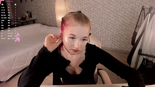 NayaValen online show from December 16, 2025, 3:44 am